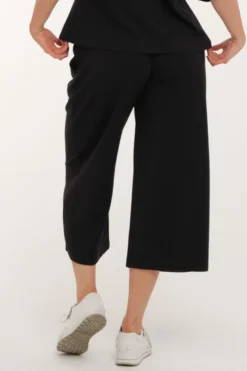 Elliana capri
